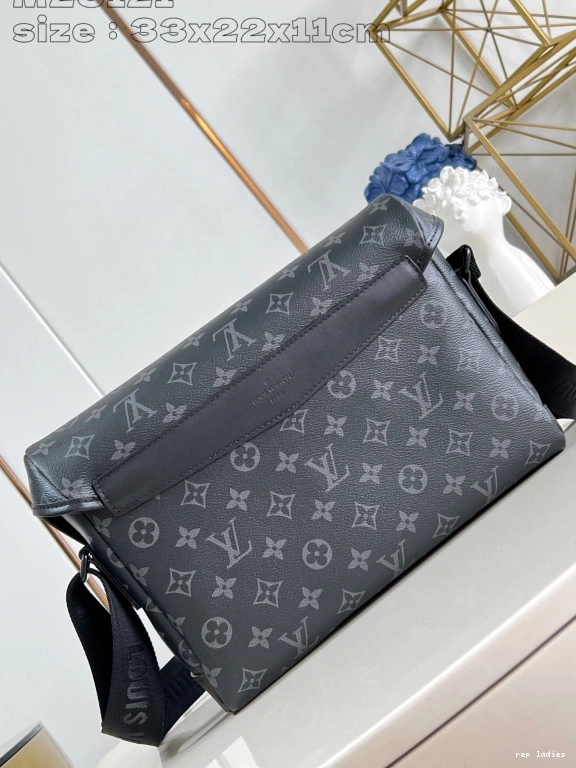 Cheap Voyager VUITTON LOUIS Messenger PM-33*22.5*11CM 0717